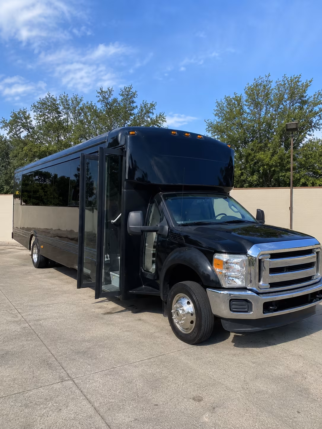 highland 20 passenger party bus